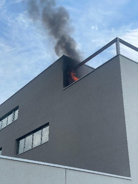 Balkonbrand rasch eingedämmt (Bild 1)